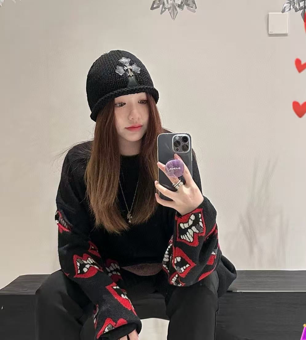 Gothic Metal Cross Knit Beanie znk000254