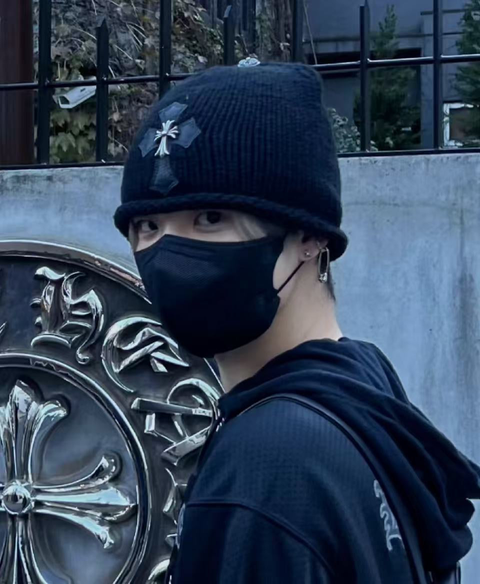 Gothic Metal Cross Knit Beanie znk000254
